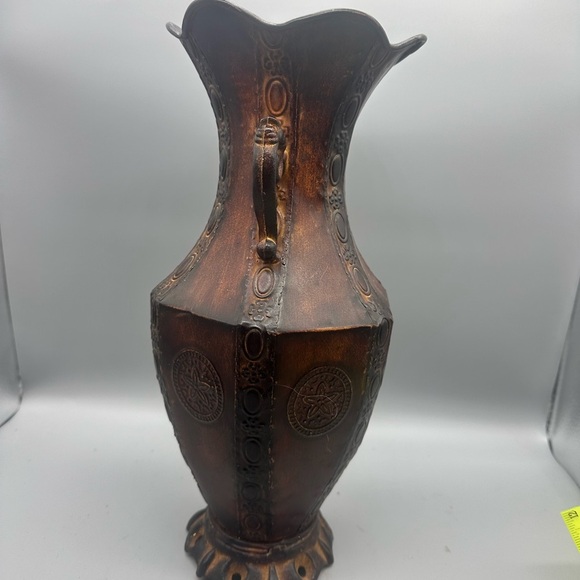 Vintage ornate metal vase - Picture 10 of 10